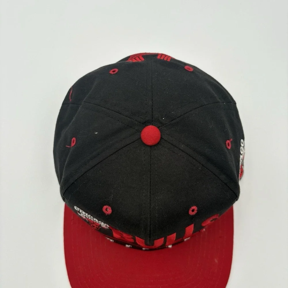 Vintage Adidas Chicago Bulls Snapback Hat NBA Red Black Embroidered Cap